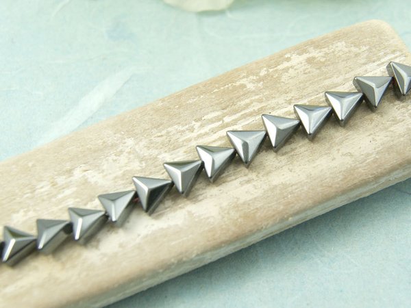 10x Hämatit Triangle Perlen 6mm metallschwarz #4059