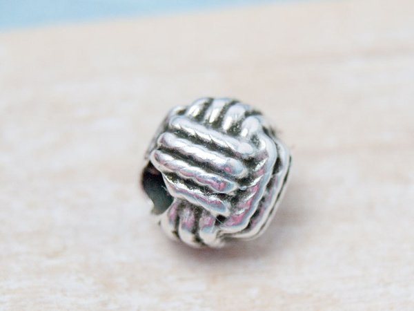 Metallperlen Glücksknoten mit 4mm-Loch Farbauswahl